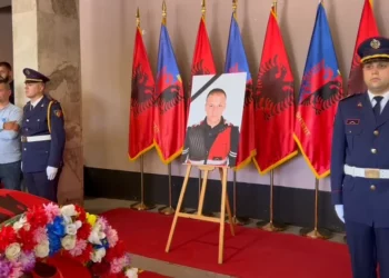 Lot dhe trishtim, nisin homazhet për efektivin hero që u vra në krye të detyrës gjatë aksionit policor –