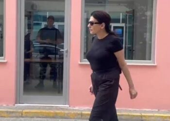 Pjesë e grupit kriminal të AKSHI-t, Mirlinda Karçanaj paraqitet në SPAK –