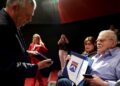Një mbrëmje për një kolos të skenës shqiptare, shfaqet dokumentari për ikonën Robert Ndrenika –