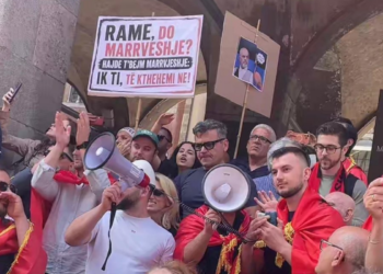 Protestat kundër Ramës shtrihen në Itali, shqiptarët mblidhen në sheshin “Duomo” të Milanos –