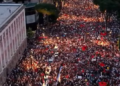 “Shqipëri e re”! Sot protesta e 11-të, mijëra qytetarë në shesh kërkojnë dorëheqjen e Ramës: Ju erdhi fundi –