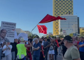 Lideri i protestës Arben Kola: Mos shkoni në mitingun e PS-së, kujdes provokimet