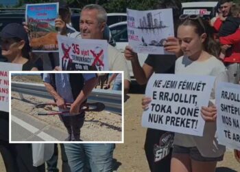 Kundër ndërtimit të resortit/ Me darë me vete për të prerë telat me gjemba, banorët e Rrjollit hidhen në protestë –