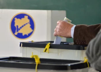 Zgjedhjet/ Mbyllet procesi i votimit, exit poll-i nxjerr fitues Albin Kurtin –